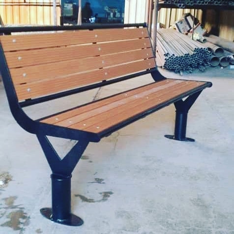 نیمکت فلزی سی ان سی و چوب پلاست پارکی و باغی